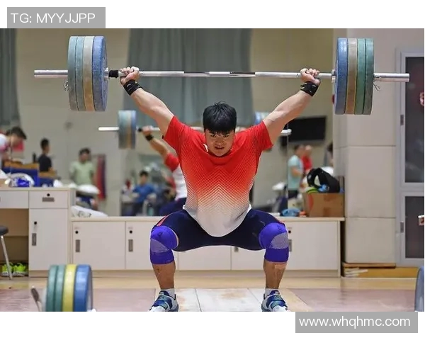 奥运会举重选手体能训练全面解析与训练方法提升探讨 奥运会举重选手体能训练全面解析与训练方法提升探讨