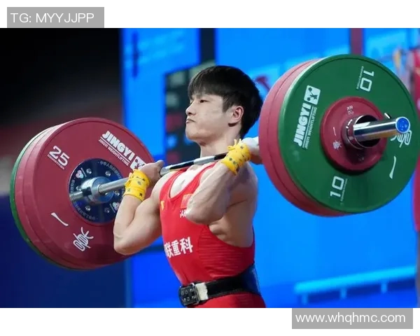 奥运会举重选手体能训练全面解析与训练方法提升探讨 奥运会举重选手体能训练全面解析与训练方法提升探讨